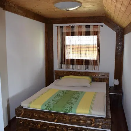 Zrubovy Dom - Moon بيت للعطل