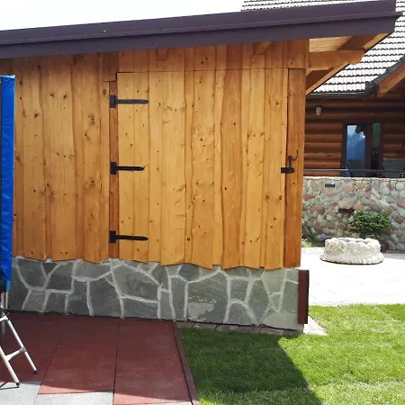 Zrubovy Dom - Moon بيت للعطل