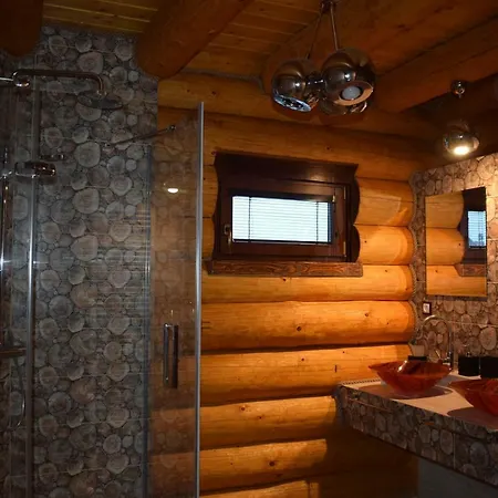 Zrubovy Dom - Moon بيت للعطل